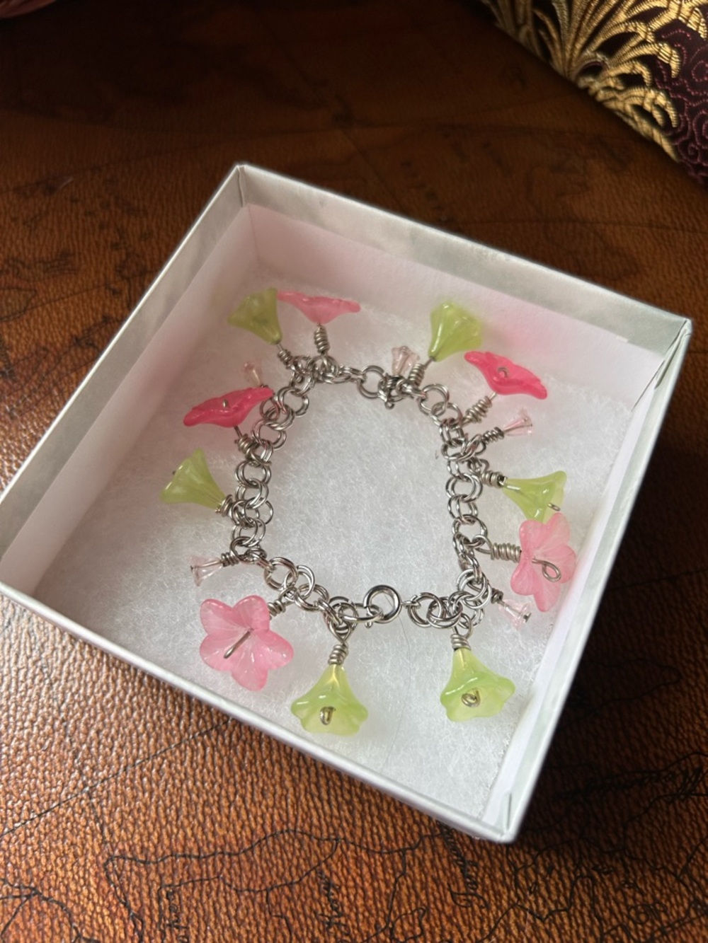 Vintage Link Bracelet with Glass Bell Dangle Flowers Charms in Pink and Green ๐ - Picture 5 of 7